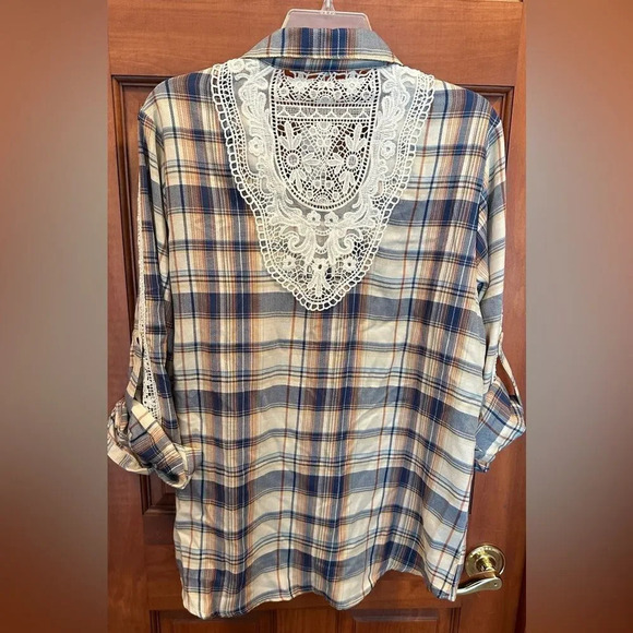 Kate and Sam NWT women’s crochet trim plaid flannel shirt.  Size M - Picture 4 of 7